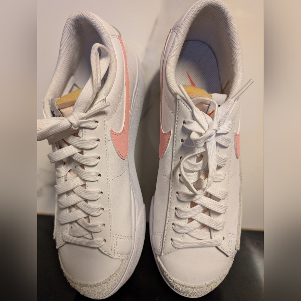 Nike Wmns Blazer Low Platform 'White Pink Glaze’ Sneakers Size 9.5 MSRP $120 - Picture 8 of 11